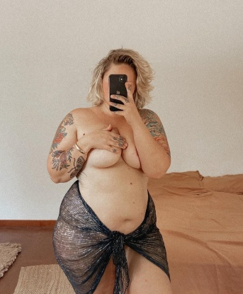 Знойная брюнетка с огненным характером ждет встречи с состоятельным мужчиной. Подарю тебе море страсти и нежности, позволь себе насладиться моментом в моих объятиях. 11405, 30 лет